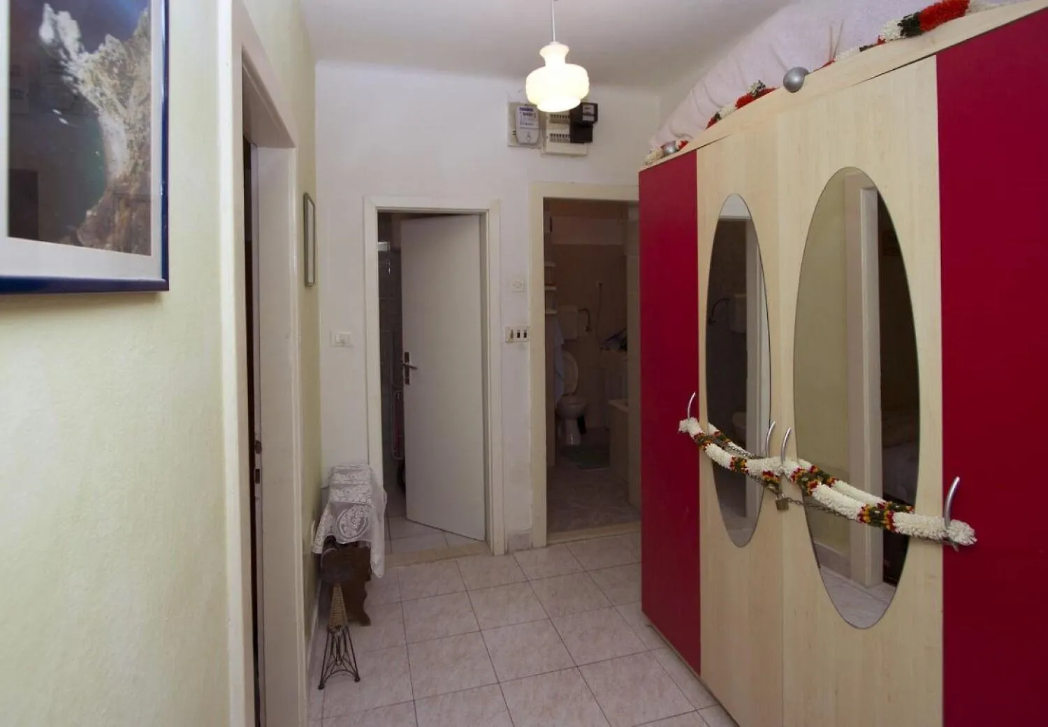 Apartment Brane Split